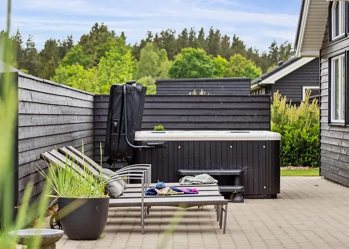 Luxury Retreat With Pool - By Traum Vakantiehuis